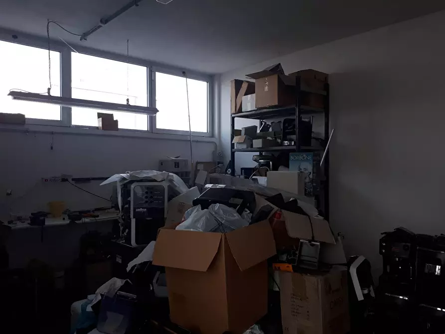 Immagine 10 di Capannone industriale in affitto  a Empoli