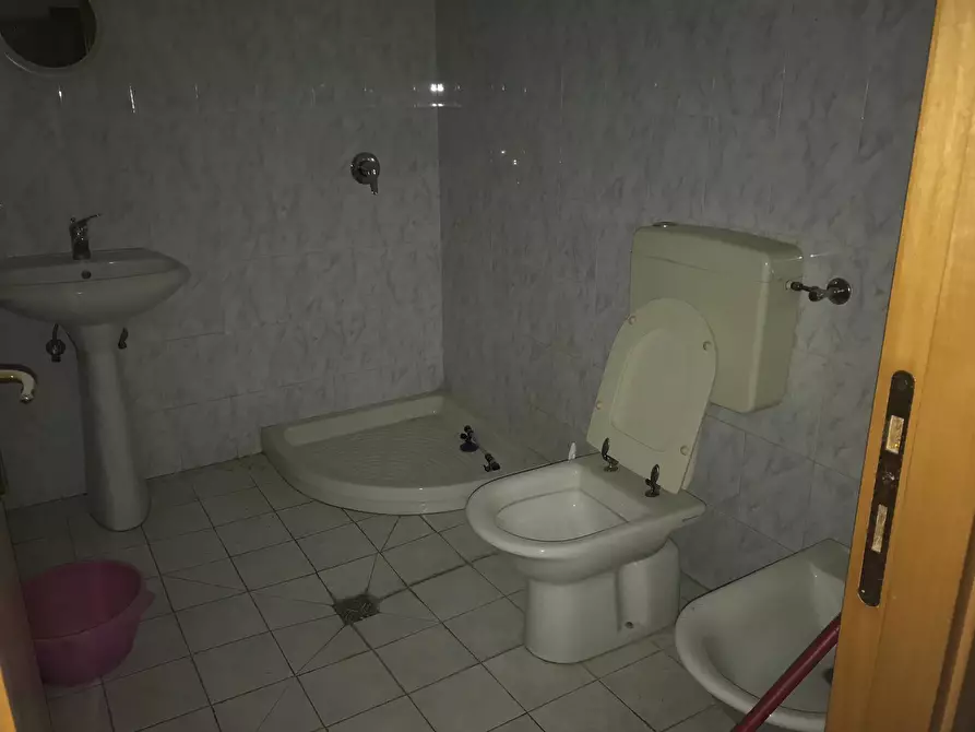 Immagine 7 di Attività commerciale in affitto  a Empoli