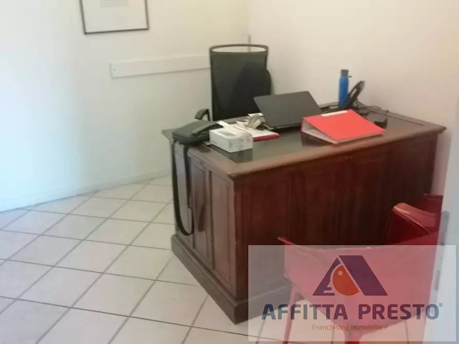 Immagine 14 di Magazzino in affitto  a Fucecchio