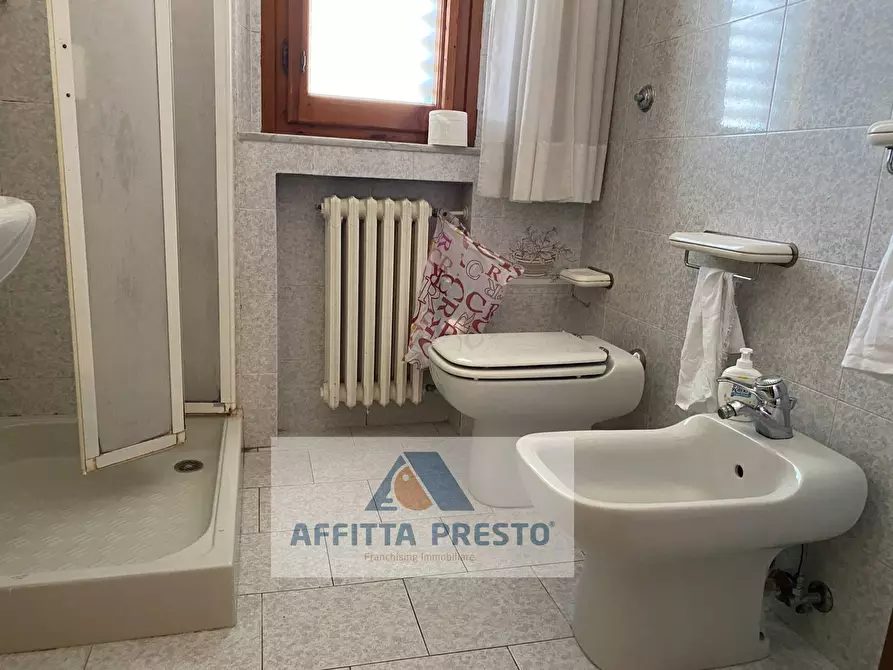 Immagine 6 di Camera in affitto  a Empoli