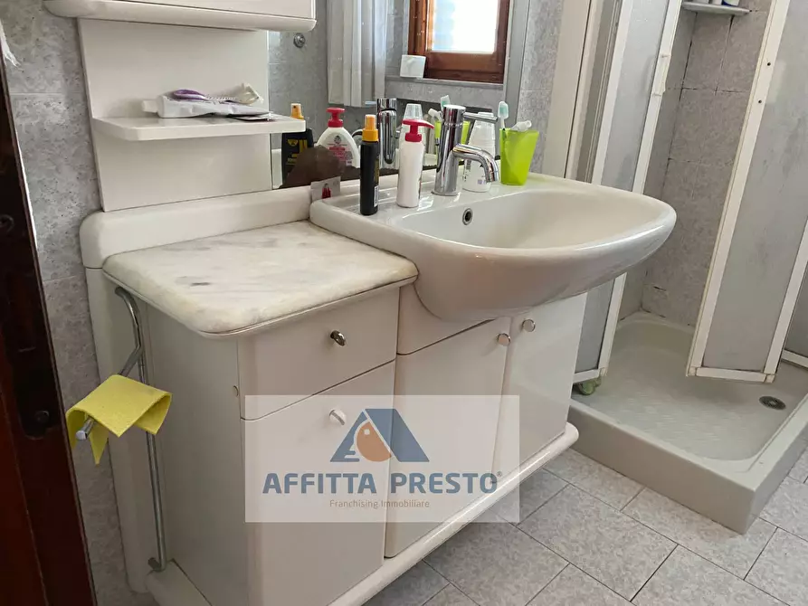 Immagine 7 di Camera in affitto  a Empoli