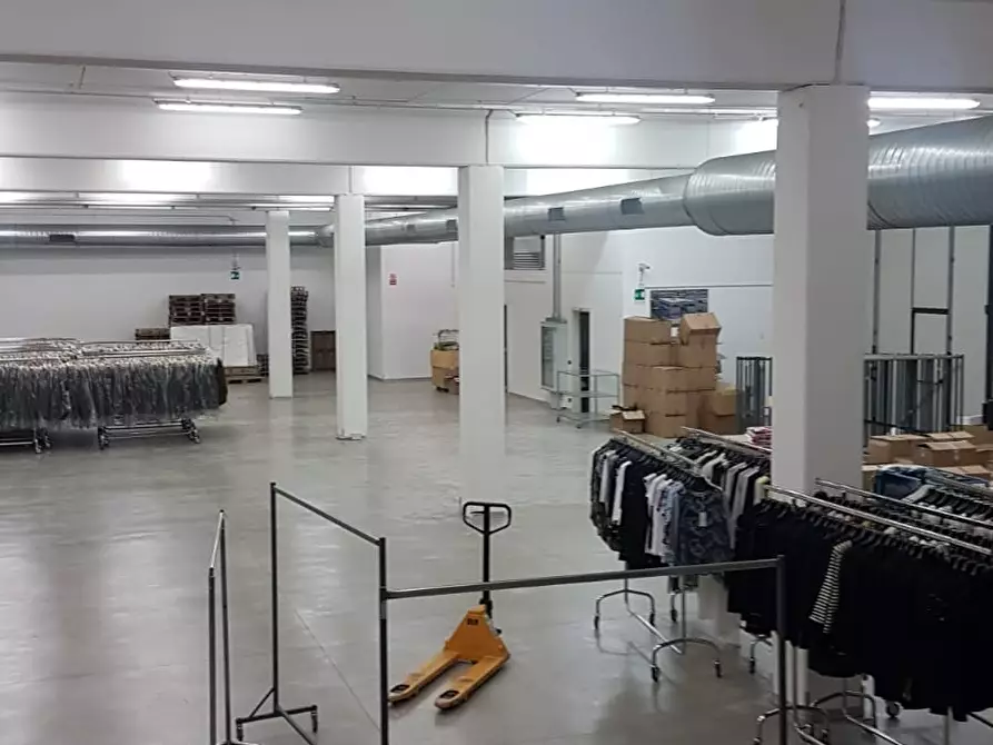 Immagine 9 di Attività commerciale in affitto  a Empoli