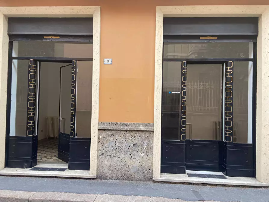 Immagine 1 di Negozio in affitto  in piazza santa maria a Busto Arsizio