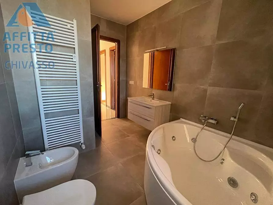 Immagine 14 di Appartamento in vendita  in zona centrale a Chivasso