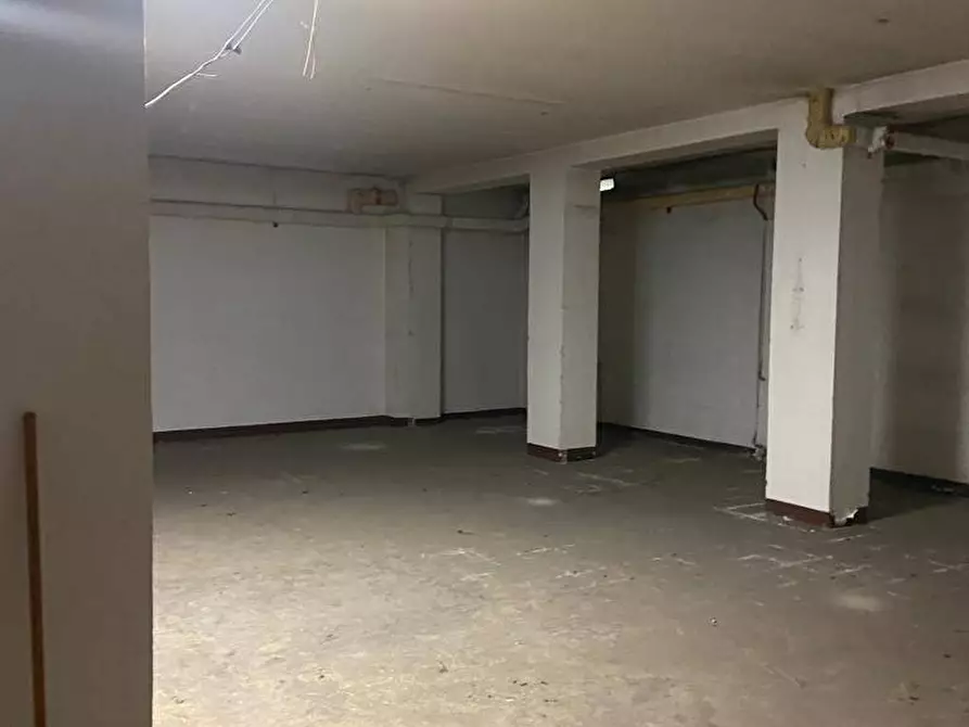 Immagine 7 di Negozio in affitto  a Busto Arsizio