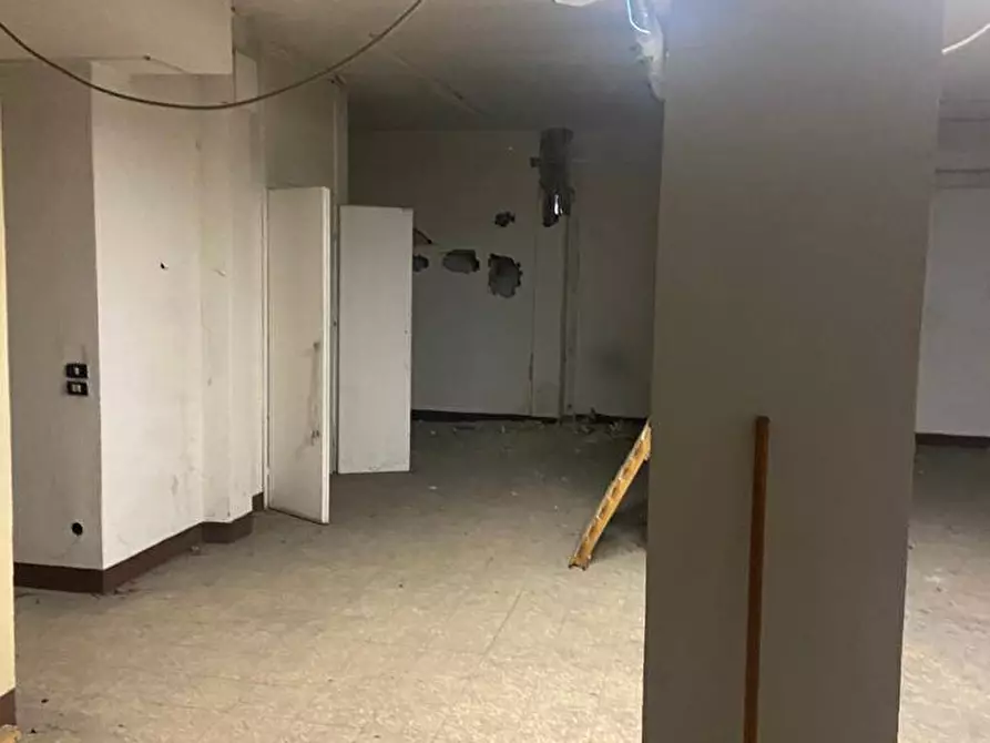 Immagine 9 di Negozio in affitto  a Busto Arsizio