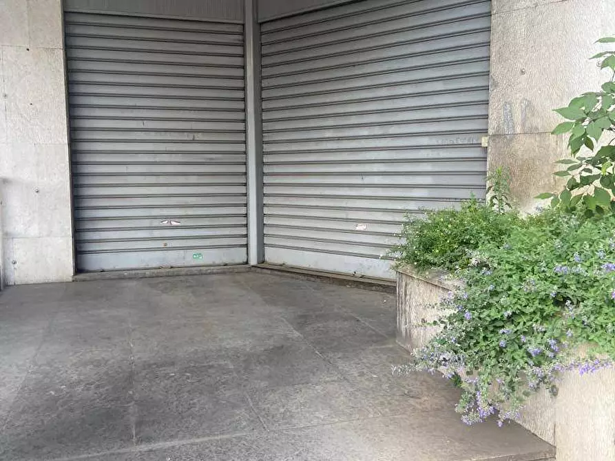 Immagine 2 di Negozio in affitto  a Busto Arsizio