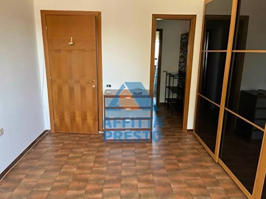 Immagine 9 di Camera in affitto  a Empoli