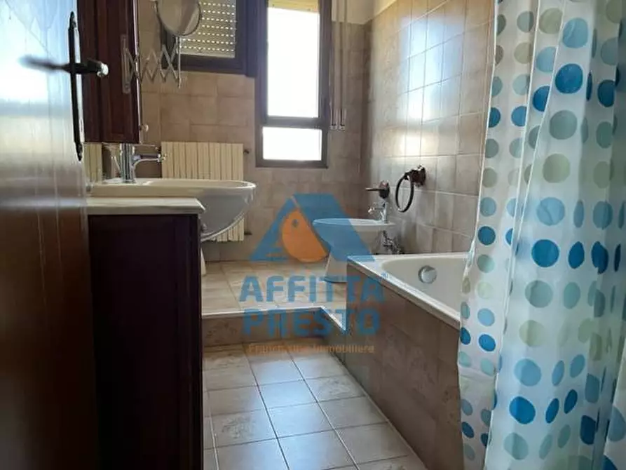 Immagine 12 di Camera in affitto  a Empoli