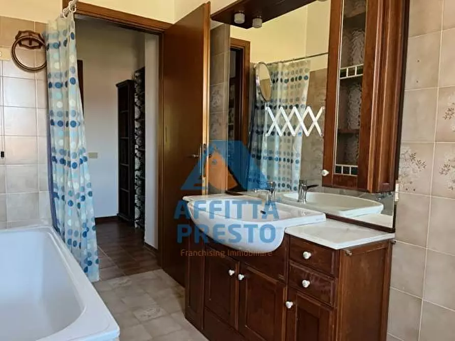 Immagine 15 di Camera in affitto  a Empoli