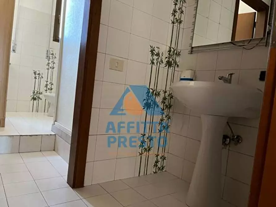 Immagine 25 di Camera in affitto  a Empoli