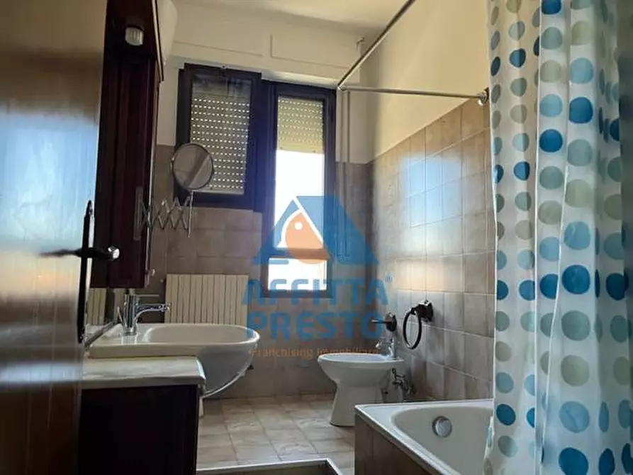 Immagine 13 di Camera in affitto  a Empoli