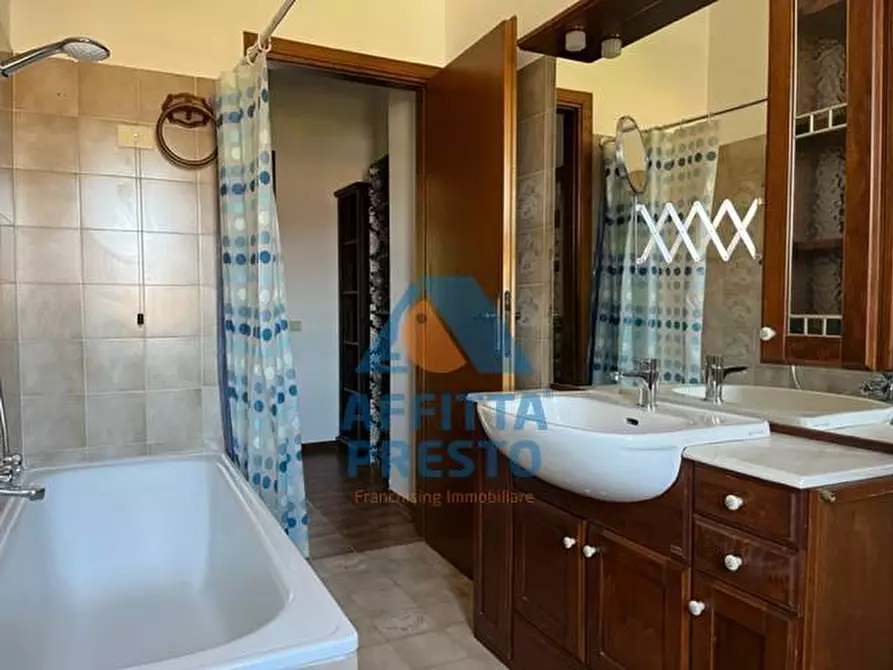 Immagine 14 di Camera in affitto  a Empoli