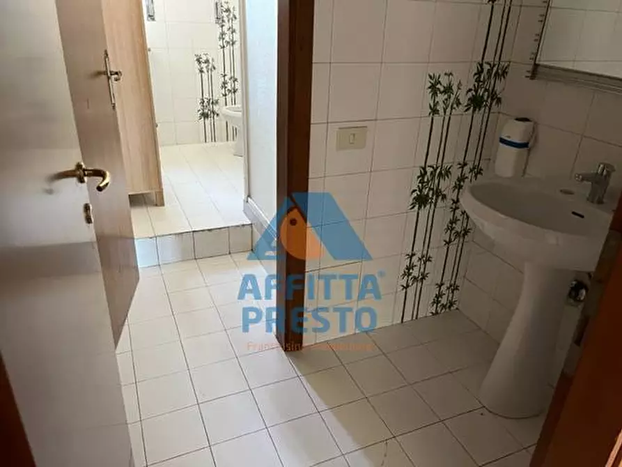 Immagine 24 di Camera in affitto  a Empoli