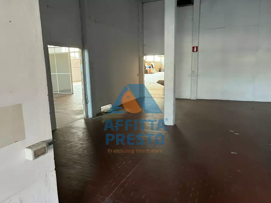 Immagine 4 di Capannone industriale in affitto  a Vinci