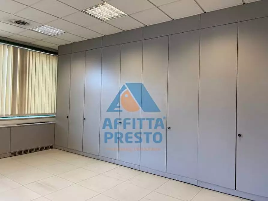 Immagine 15 di Ufficio in affitto  a Empoli