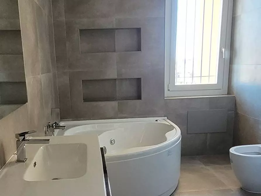 Immagine 12 di Appartamento in vendita  in zona centrale a Chivasso