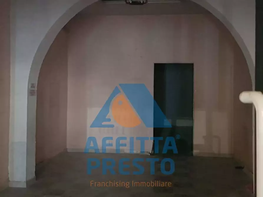 Immagine 4 di Negozio in affitto  a Empoli