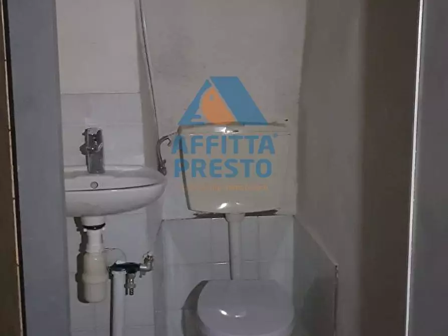 Immagine 9 di Negozio in affitto  a Empoli