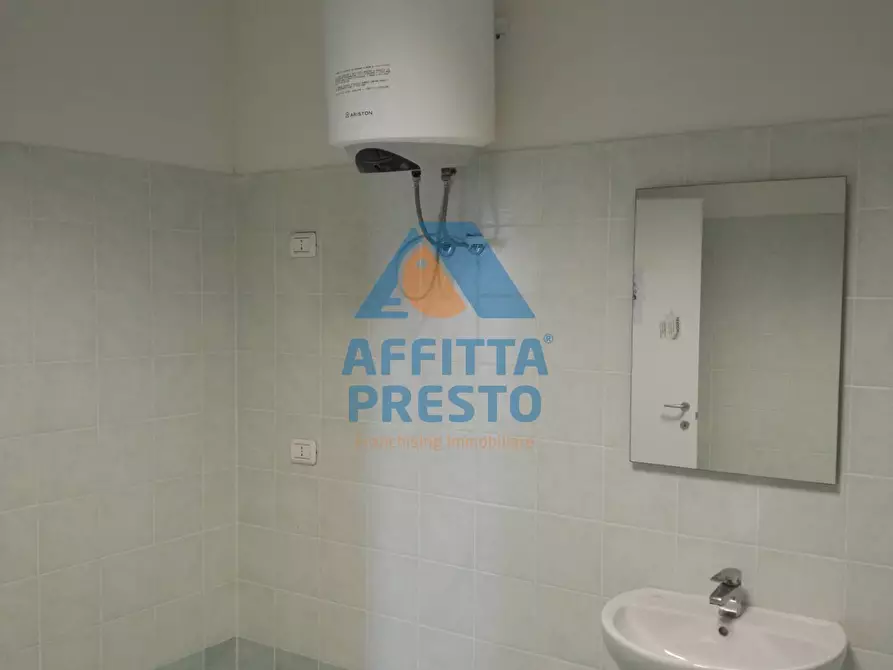 Immagine 11 di Capannone industriale in affitto  a Santa Croce Sull'arno