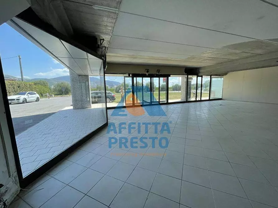 Immagine 2 di Attività commerciale in affitto  a San Giuliano Terme