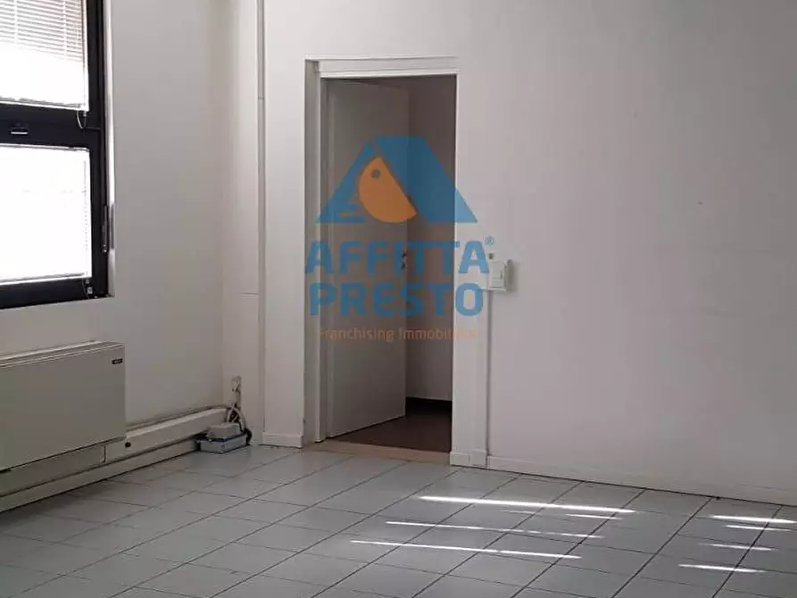 Immagine 3 di Attività commerciale in affitto  a Empoli