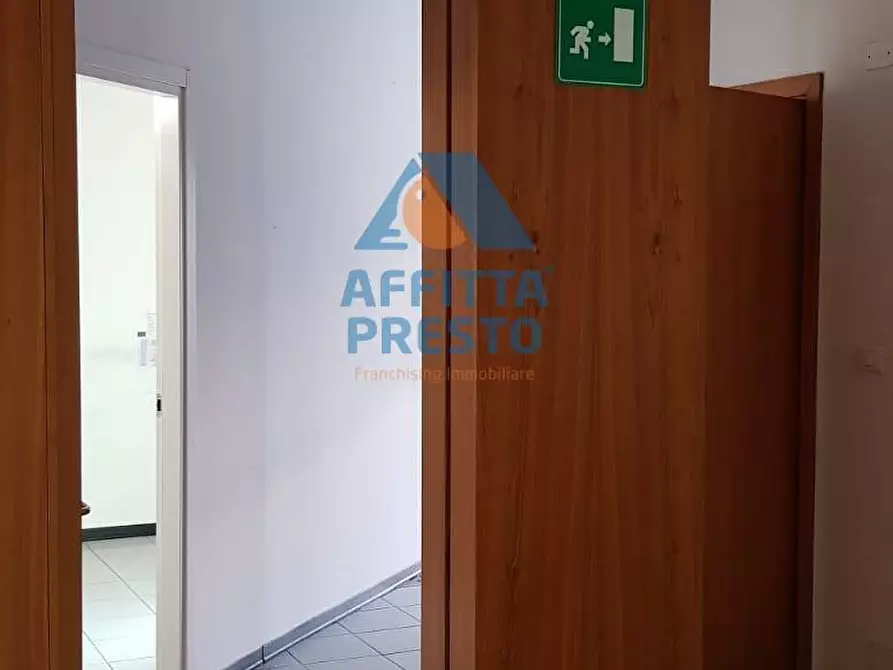 Immagine 6 di Attività commerciale in affitto  a Empoli
