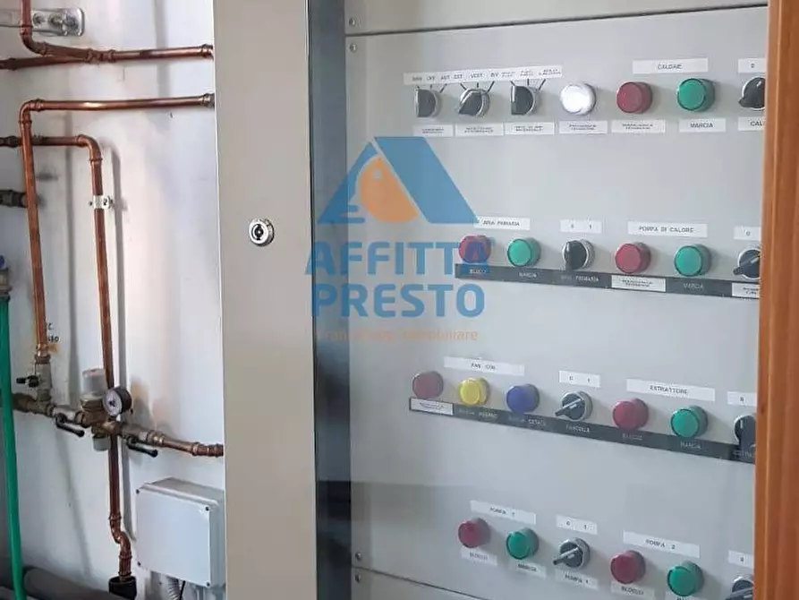 Immagine 8 di Attività commerciale in affitto  a Empoli