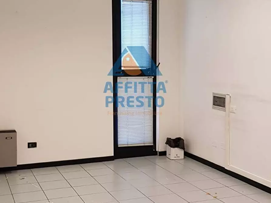 Immagine 11 di Attività commerciale in affitto  a Empoli
