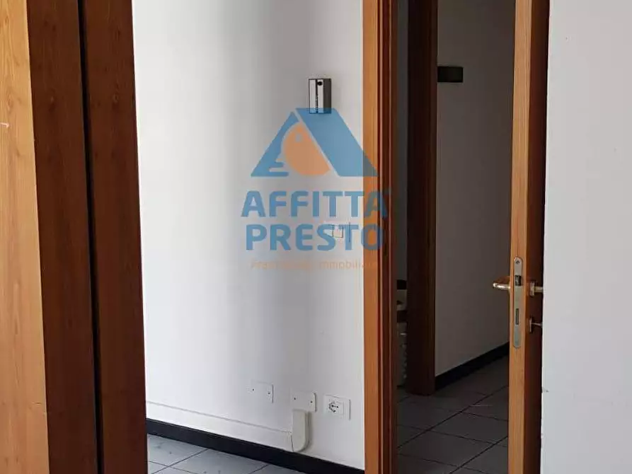 Immagine 14 di Attività commerciale in affitto  a Empoli
