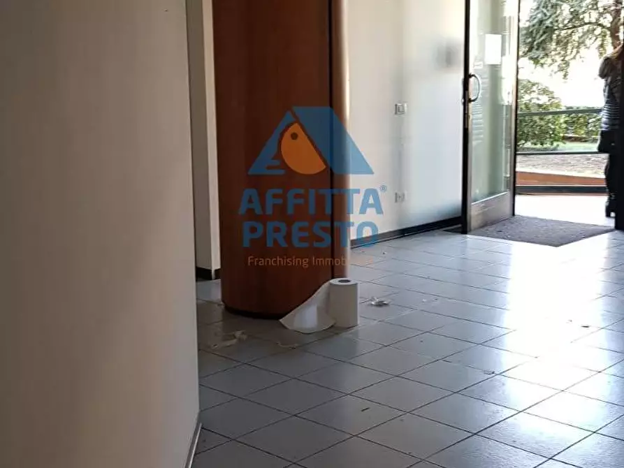 Immagine 15 di Attività commerciale in affitto  a Empoli