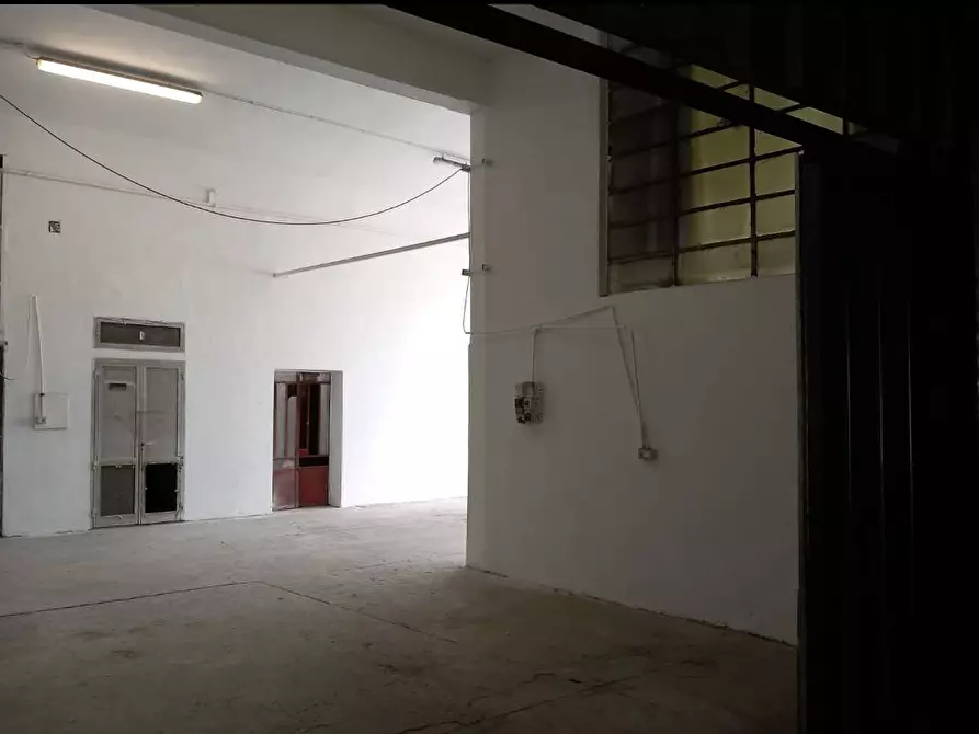 Immagine 2 di Attività commerciale in affitto  a Vicopisano