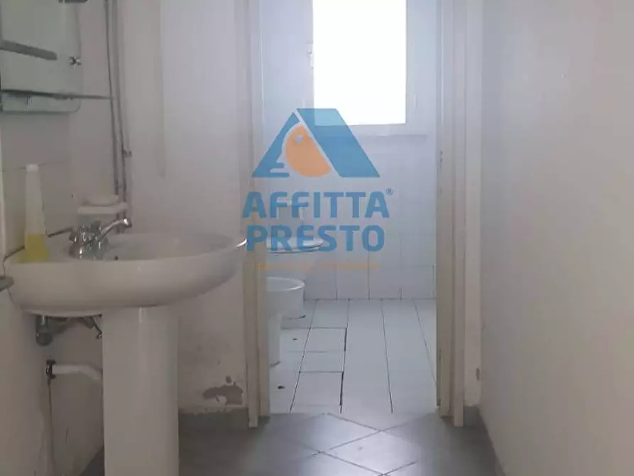 Immagine 2 di Negozio in affitto  a Empoli