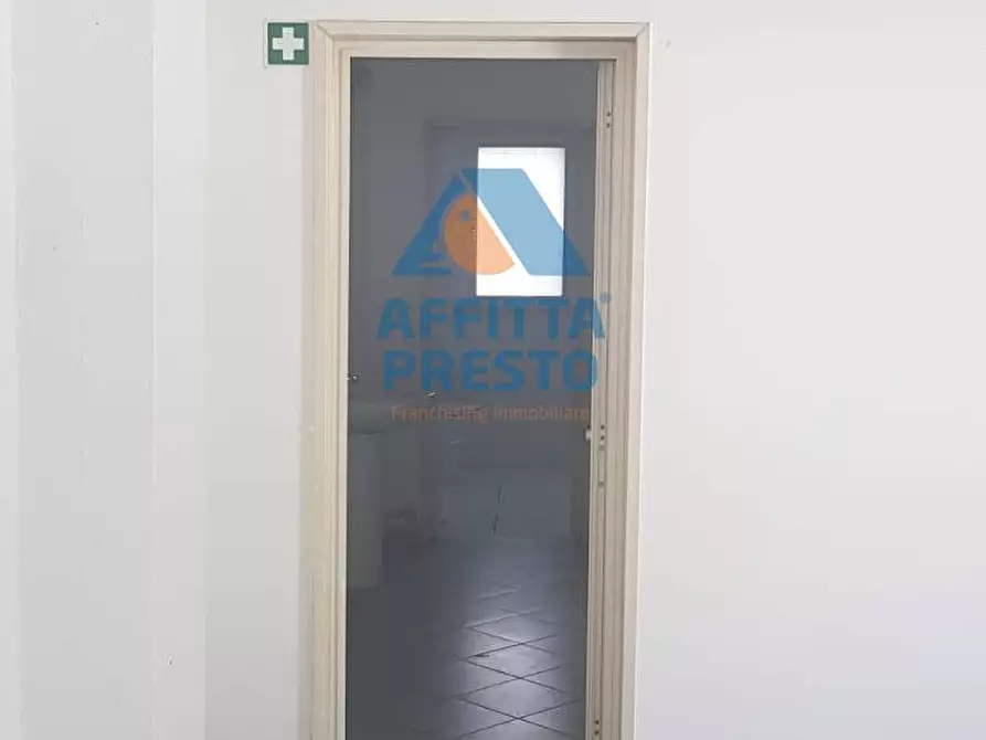 Immagine 3 di Negozio in affitto  a Empoli