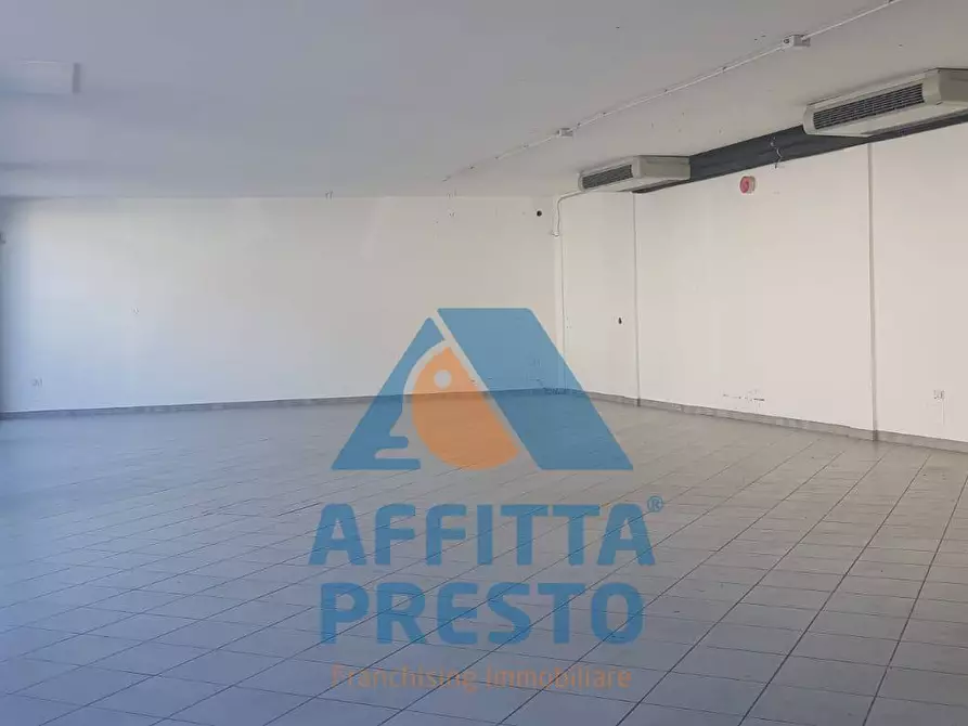 Immagine 4 di Negozio in affitto  a Empoli