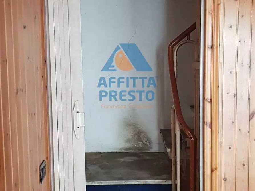Immagine 2 di Negozio in affitto  a Empoli
