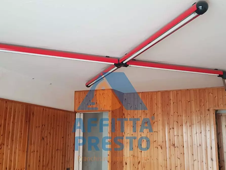 Immagine 5 di Negozio in affitto  a Empoli