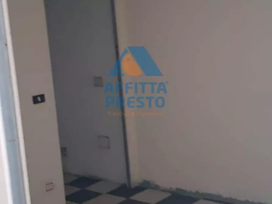 Immagine 2 di Negozio in affitto  a Empoli