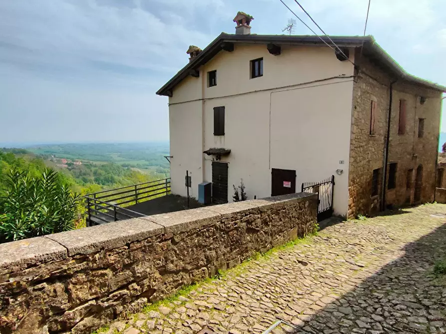 Immagine 1 di Casa indipendente in vendita  in Vigoleno a Vernasca