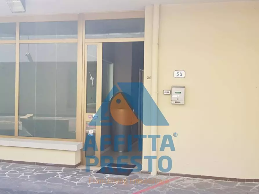 Immagine 9 di Attività commerciale in affitto  a Vinci