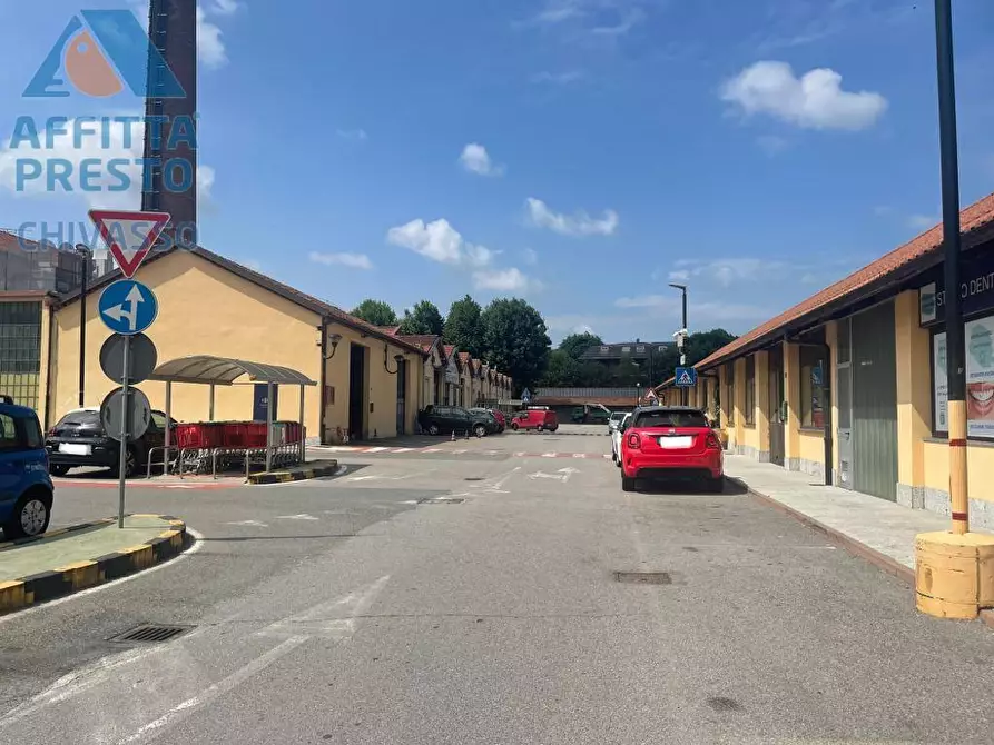 Immagine 2 di Negozio in affitto  in VIA GERBIDO a Chivasso