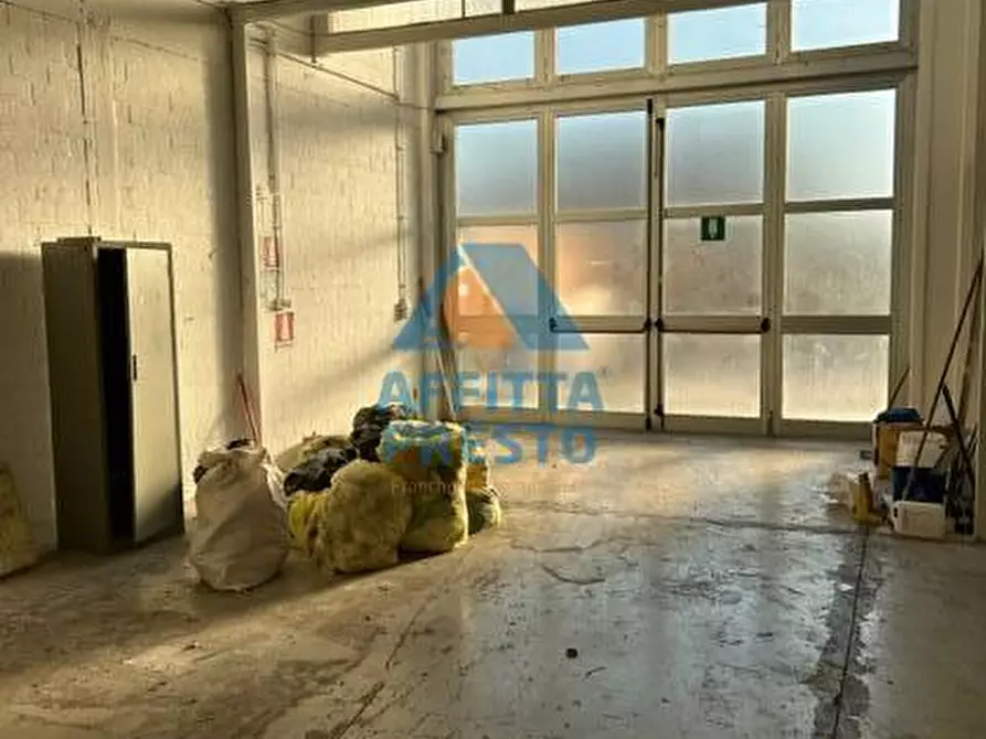 Immagine 1 di Attività commerciale in affitto  a Empoli