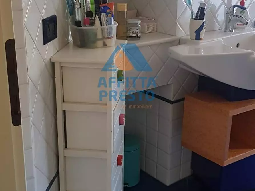 Immagine 17 di Camera in affitto  a Empoli