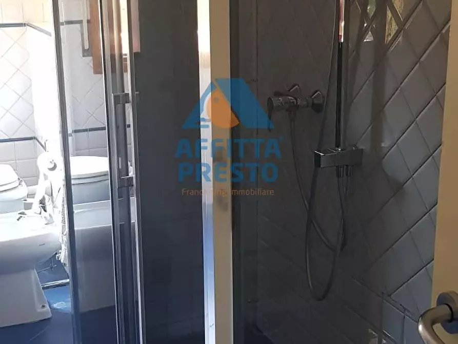 Immagine 21 di Camera in affitto  a Empoli