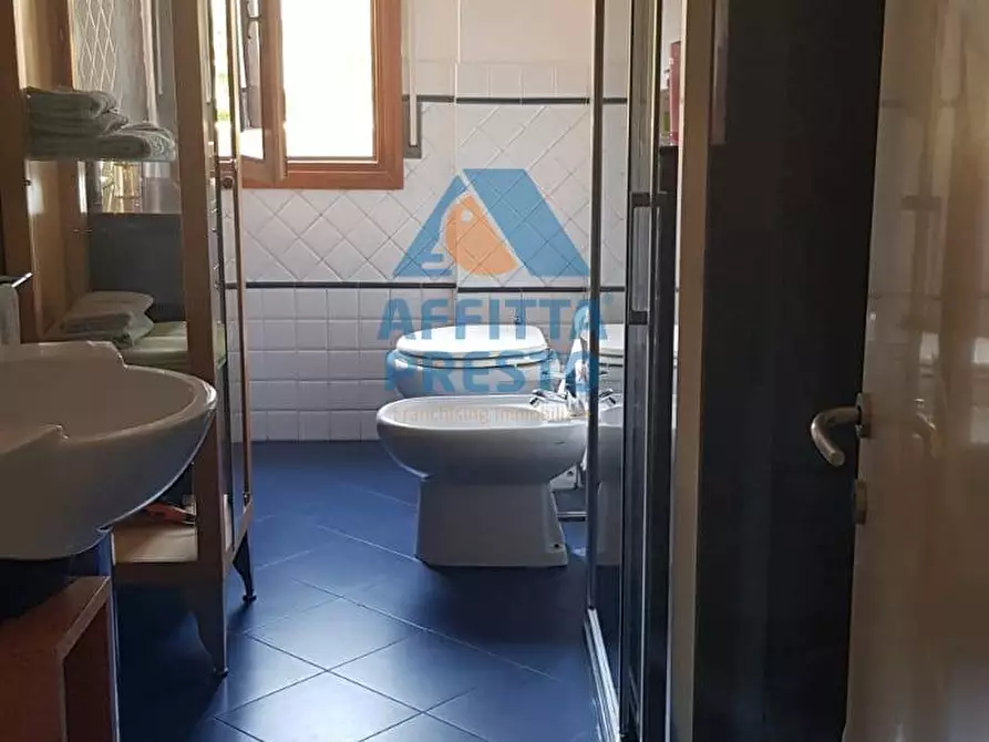 Immagine 27 di Camera in affitto  a Empoli