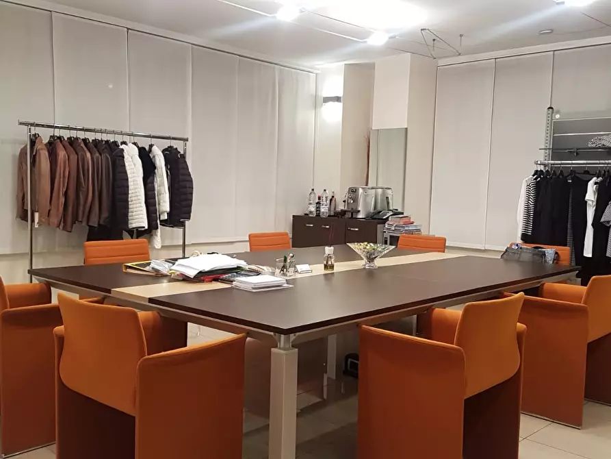 Immagine 11 di Attività commerciale in affitto  a Empoli