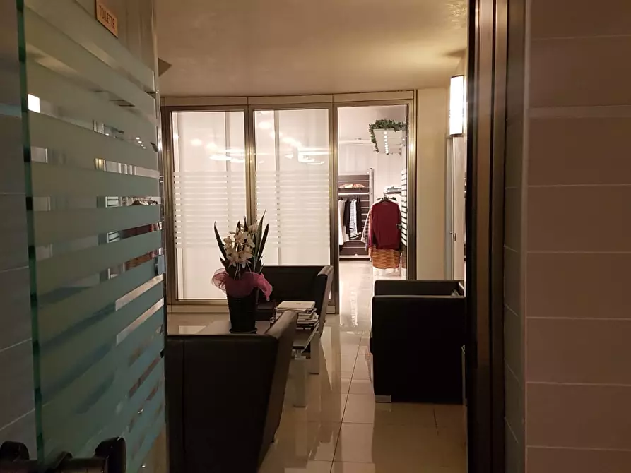 Immagine 5 di Attività commerciale in affitto  a Empoli