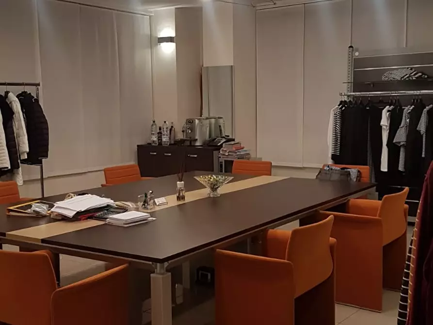 Immagine 8 di Attività commerciale in affitto  a Empoli