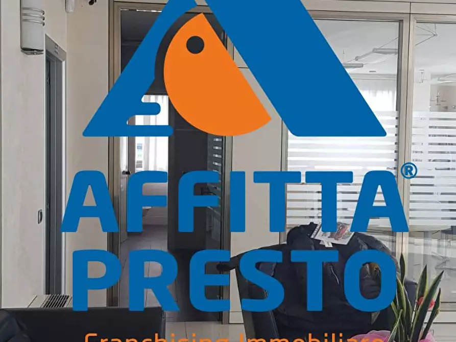 Immagine 3 di Attività commerciale in affitto  a Empoli