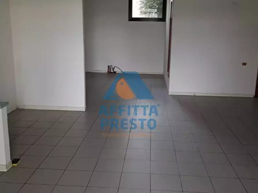 Immagine 1 di Attività commerciale in affitto  a San Miniato